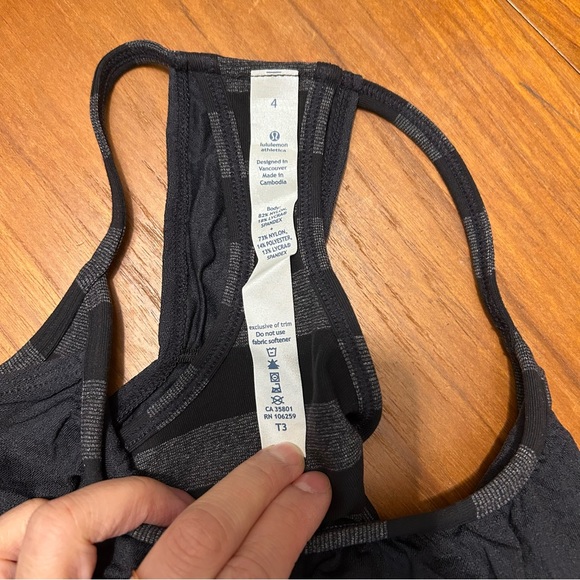 Lululemon Tank size 4 - Picture 3 of 3